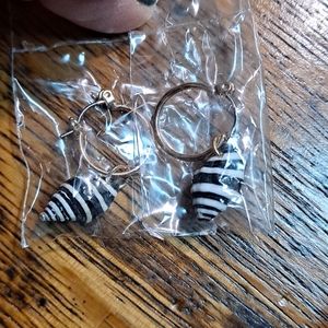 Avon Natural Beauty Petite Hoop Earrings